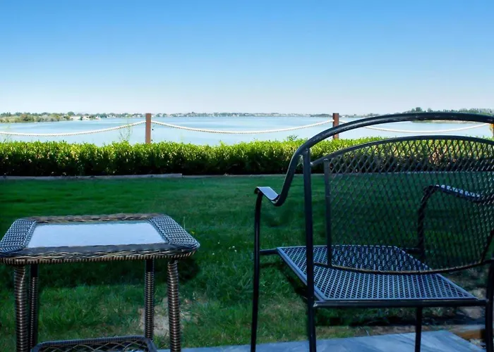 Best Western Plus Lake Front Hotel